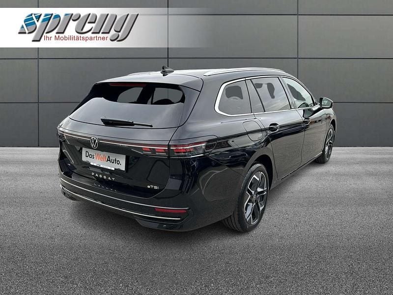 Gebraucht VW Passat Elegance 150 PS (110 kW) 2024 Schwarz Kombi