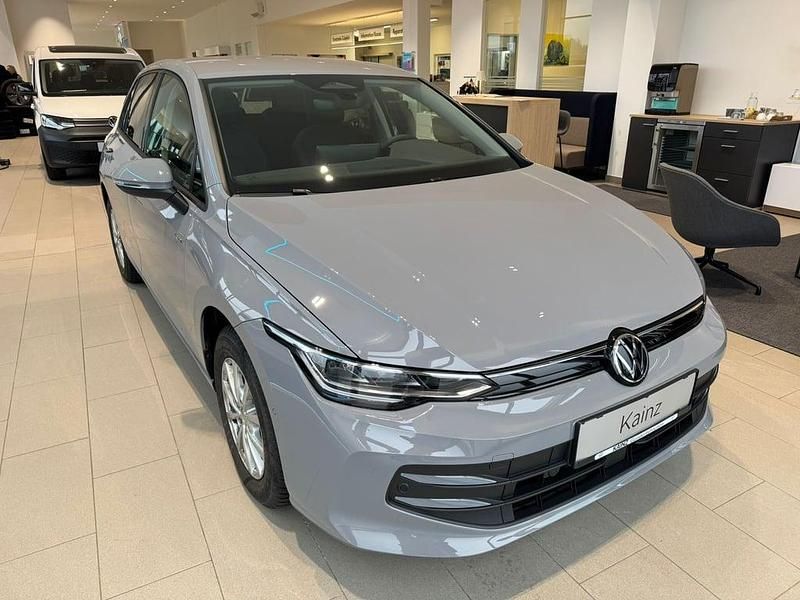 Neu VW Golf VIII 115 PS (84 kW) 2025 Hellgrau  normal Limousine