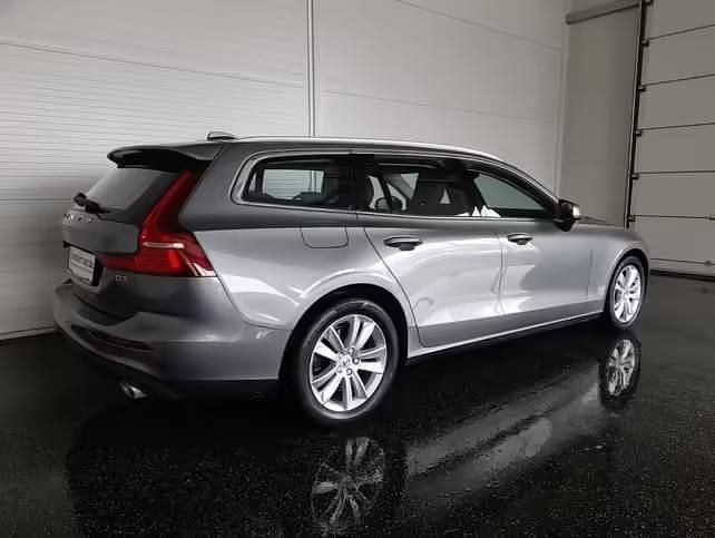 Gebraucht Volvo V60 Momentum 150 PS (110 kW) 2020 Grau Kombi