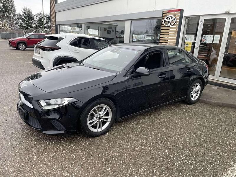 Gebraucht Mercedes A180 116 PS (85 kW) 2020 Schwarz Limousine