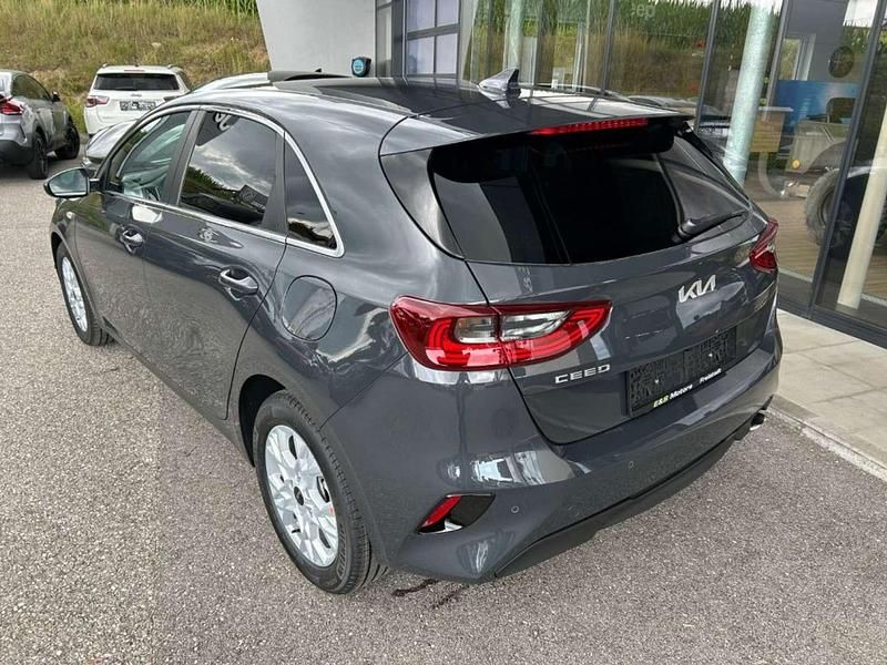 Neu Kia Ceed Silver 99 PS (72 kW) 2025 Grün Kleinwagen