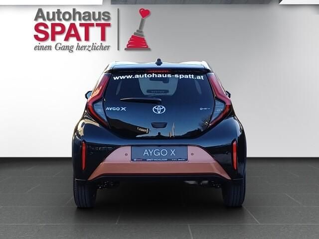 Neu Toyota Aygo X 92 PS (67 kW) 2026 Schwarz SUV