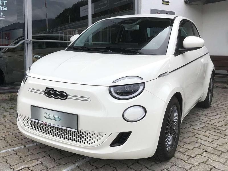 Weiß Gebraucht 2023 Fiat 500e Kleinwagen | € 26.000 (Teuer) - Bild 1/4