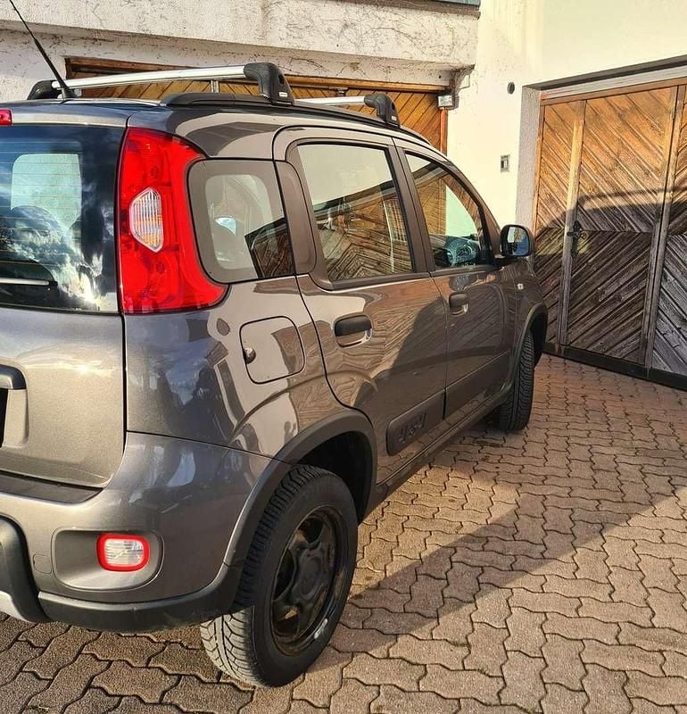 Gebraucht Fiat Panda 4x4 84 PS (61 kW) 2019 Grau Kleinwagen