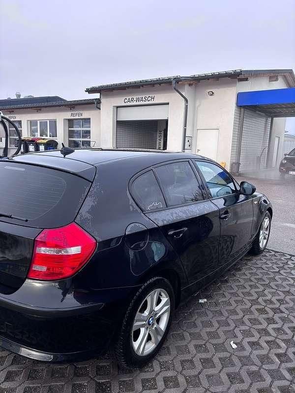 Gebraucht BMW 116 116 PS (85 kW) 2011 Schwarz Kleinwagen