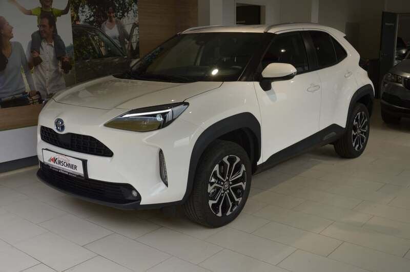 Weiss metallicperleffekt Gebraucht 2024 Toyota Yaris Active | € 29.990 (Teuer) - Bild 1/4