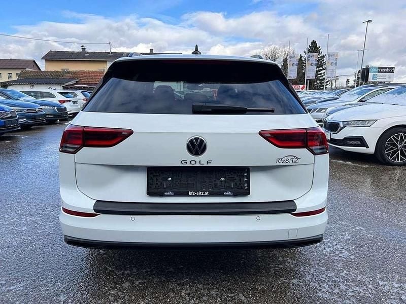Gebraucht VW Golf VIII Life 131 PS (96 kW) 2023 Weiß Kombi