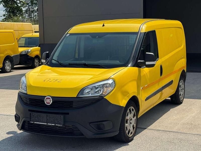 Gebraucht Fiat Doblò Basis 95 PS (69 kW) 2017 Gelb Van / Kleinbus