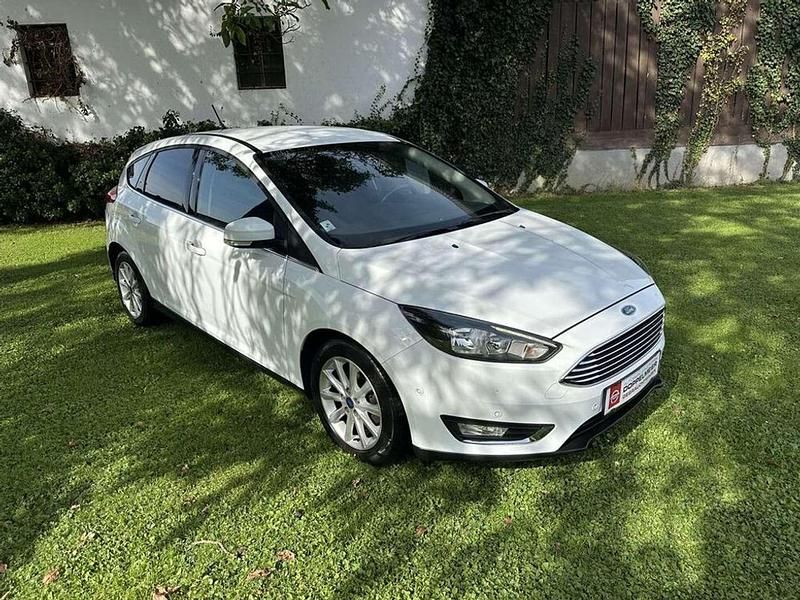 Weiß Gebraucht 2018 Ford Focus Titanium Limousine | € 12.490 (Guter Preis) - Bild 1/4