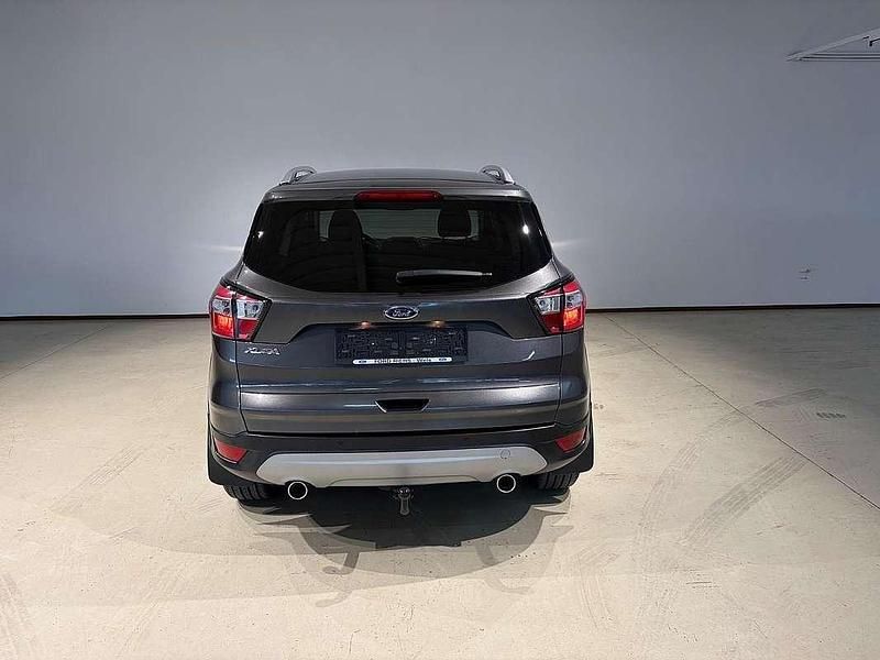 Gebraucht Ford Kuga Titanium 150 PS (110 kW) 2017 Grau SUV
