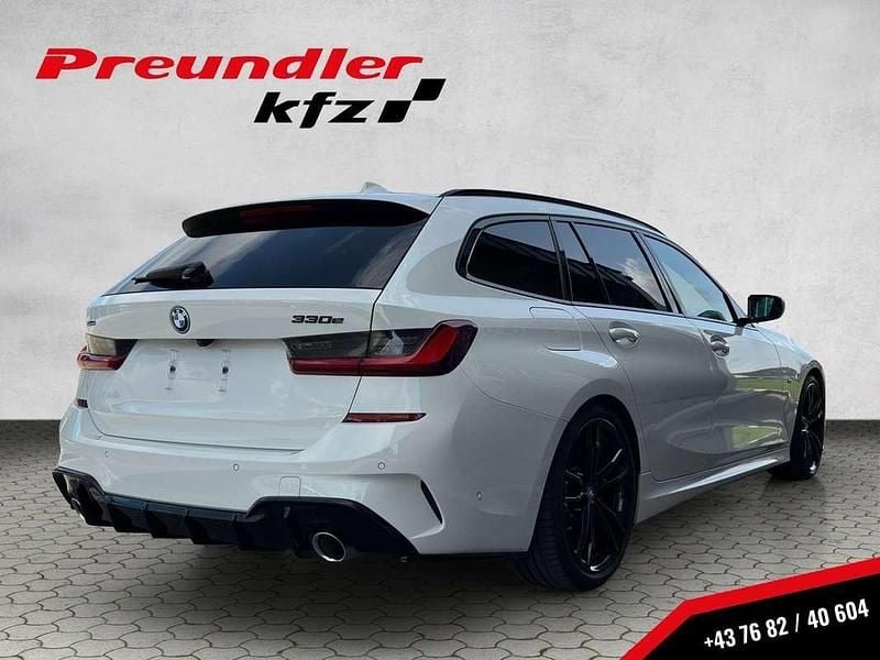 Gebraucht BMW 330e M Sport 292 PS (214 kW) 2021 Weiß Kombi