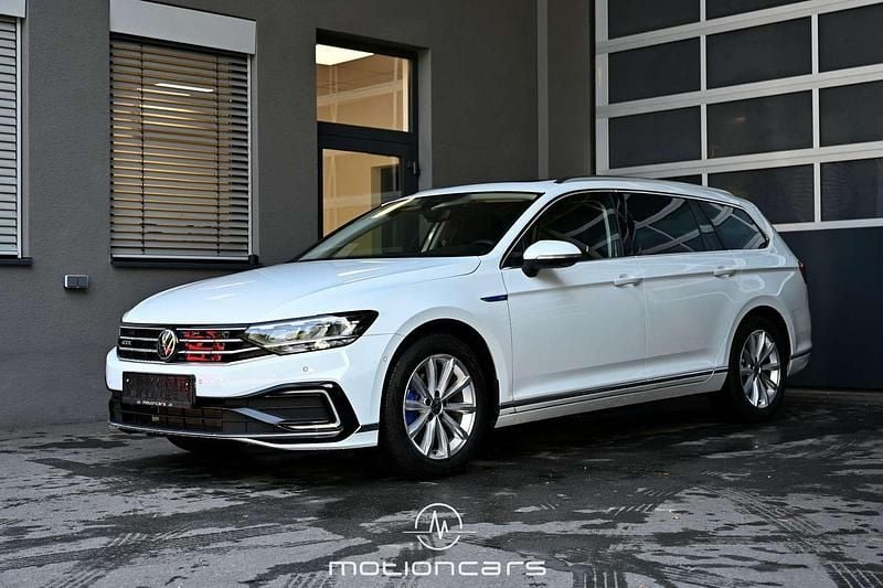 Weiß Gebraucht 2023 VW Passat GTE Kombi | € 29.980 (Fairer Preis) - Bild 1/4