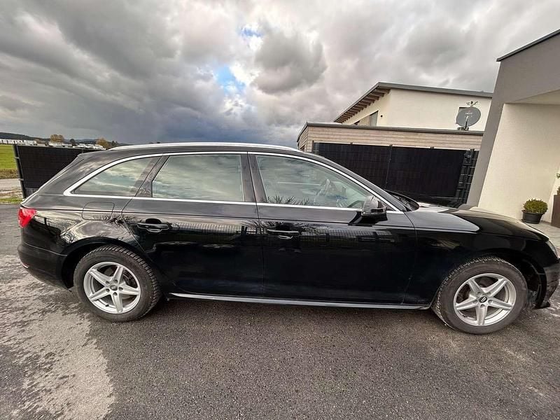 Schwarz Gebraucht 2018 Audi A4 Kombi | € 16.990 (Guter Preis) - Bild 1/4