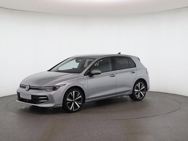Gebraucht VW Golf VIII 204 PS (150 kW) 2025 Silber  metallic Limousine