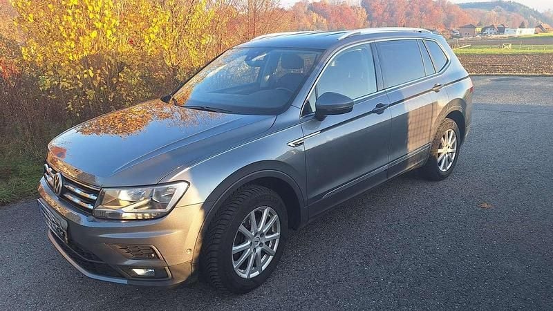 Grau Gebraucht 2018 VW Tiguan Allspace Comfortline SUV | € 22.500 (Fairer Preis) - Bild 1/4