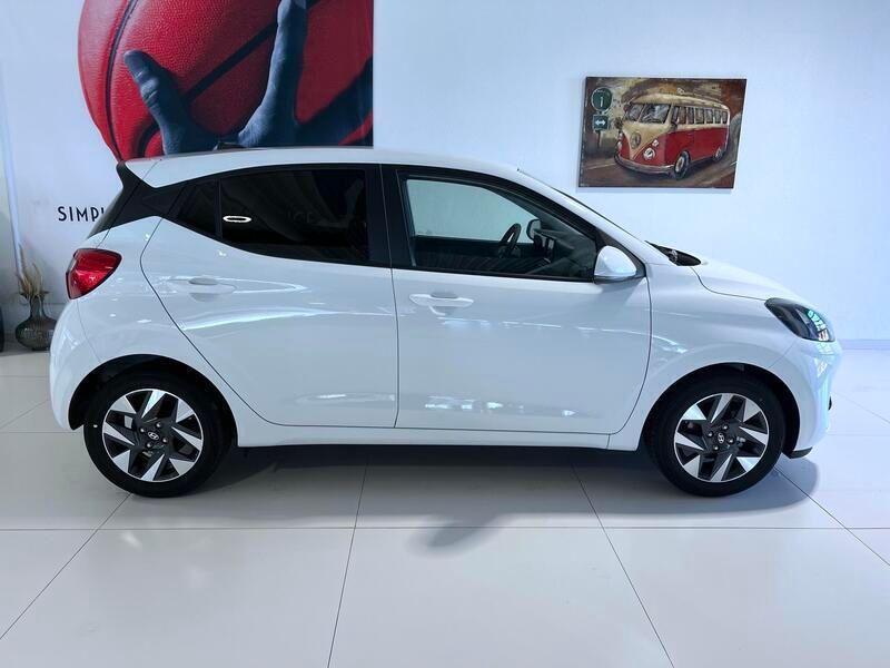 Gebraucht Hyundai i10 67 PS (49 kW) 2024 Weiß Kleinwagen