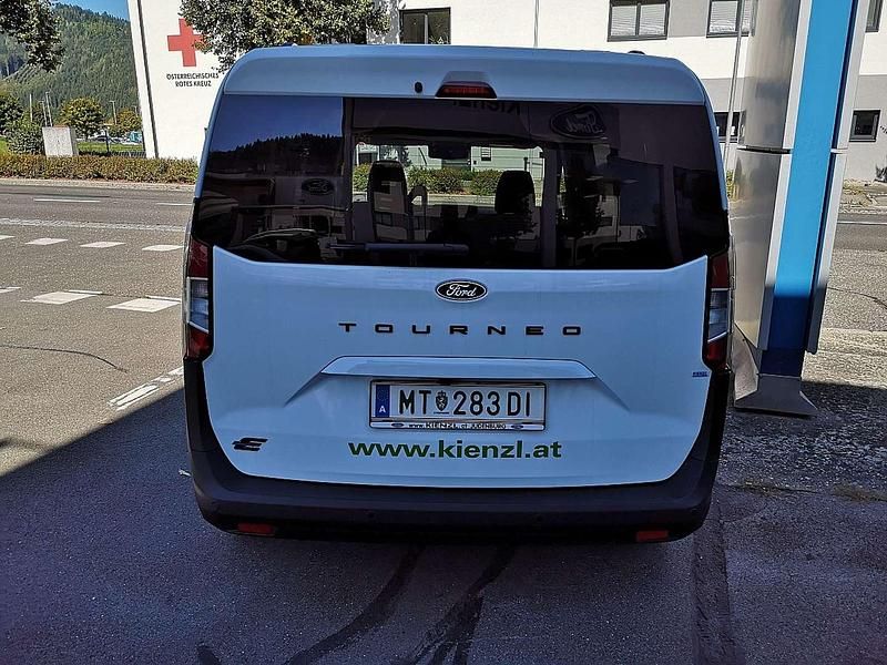 Neu Ford Tourneo Titanium 100 kW (136 PS) 2025 Weiß Kombi