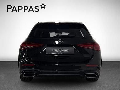 Gebraucht Mercedes C200 163 PS (119 kW) 2024 Obsidianschwarz metallic Kombi