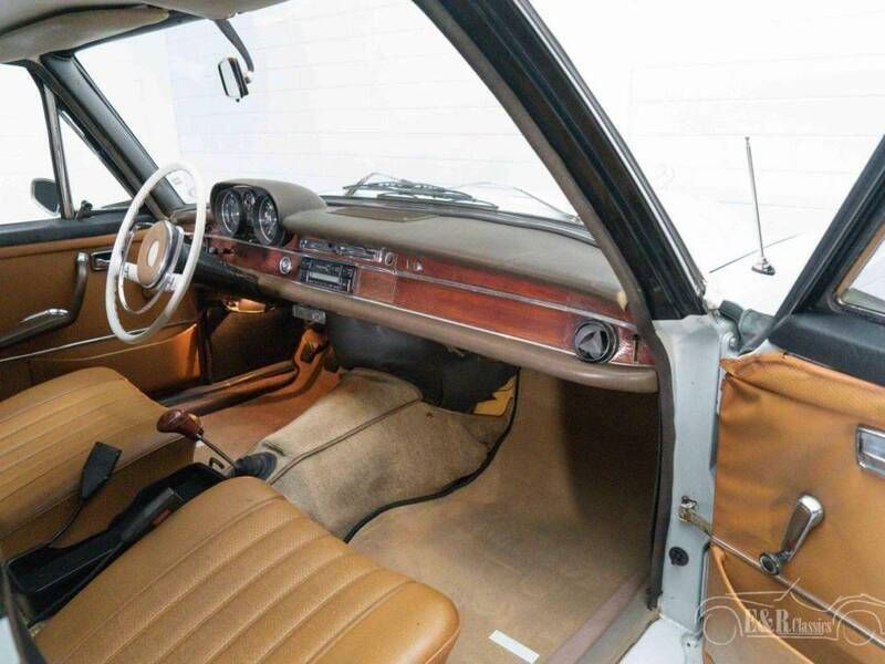 Gebraucht Mercedes 250 130 PS (95 kW) 1968 Weiß Limousine