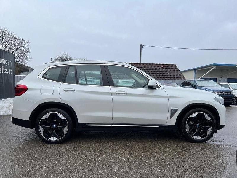 Gebraucht BMW iX3 Impressive 210 kW (286 PS) 2021 Weiß SUV