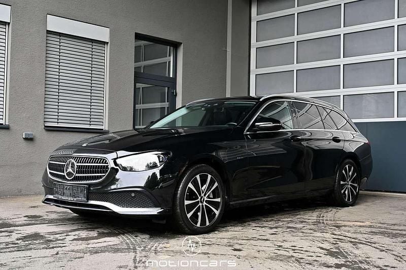 Schwarz Gebraucht 2021 Mercedes E300 Avantgarde Kombi | € 24.980 (Fairer Preis) - Bild 1/4