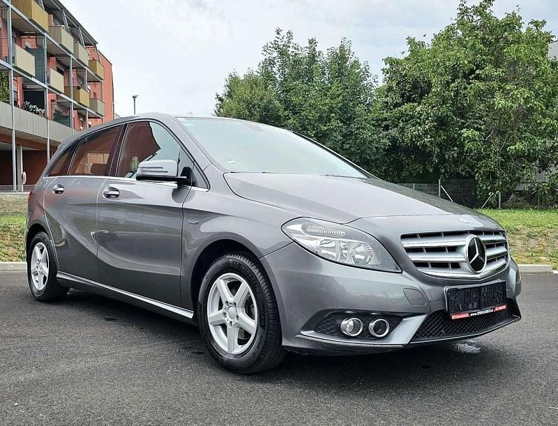 Gebraucht Mercedes B180 Edition 122 PS (89 kW) 2012 Van / Kleinbus