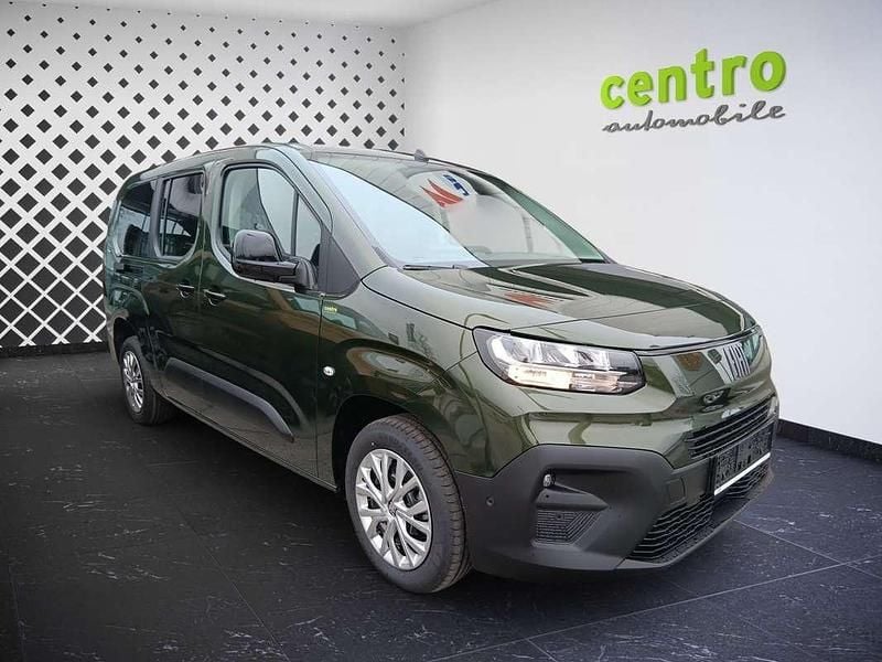 Neu Fiat Doblò Tech 131 PS (96 kW) 2025 Grün Van / Kleinbus