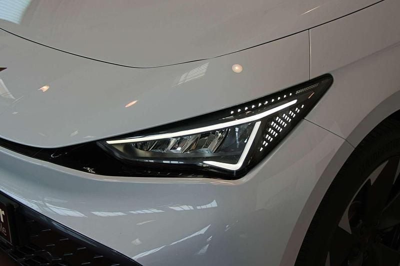 Gebraucht Cupra Born 169 kW (231 PS) 2023 Weiß Kleinwagen