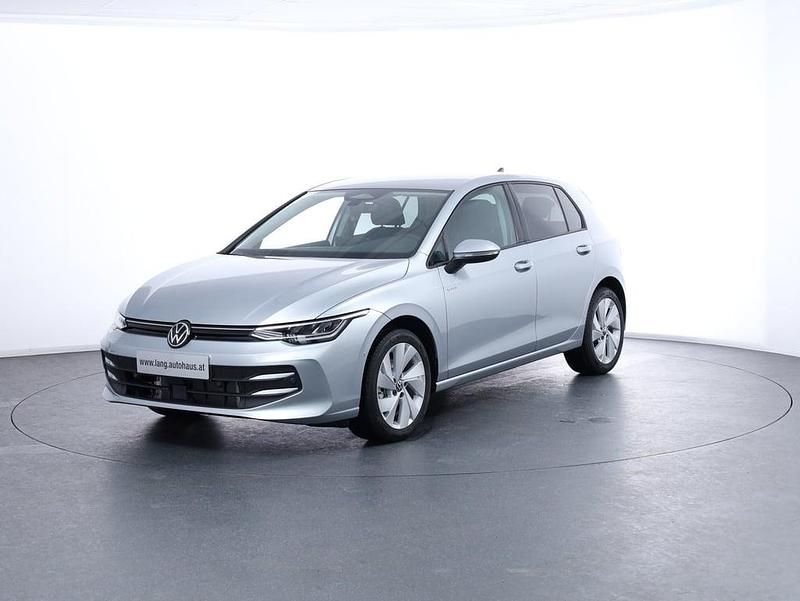 Neu VW Golf VIII 115 PS (84 kW) 2026 Silber  metallic Limousine