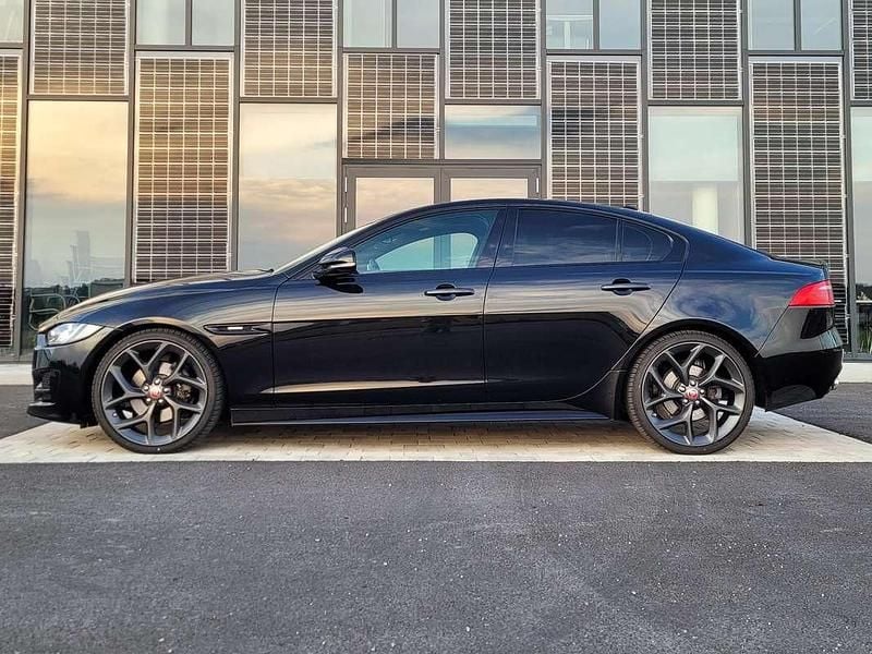 Schwarz Gebraucht 2016 Jaguar XE R-Sport Limousine | € 17.700 (Etwas zu teuer) - Bild 1/4