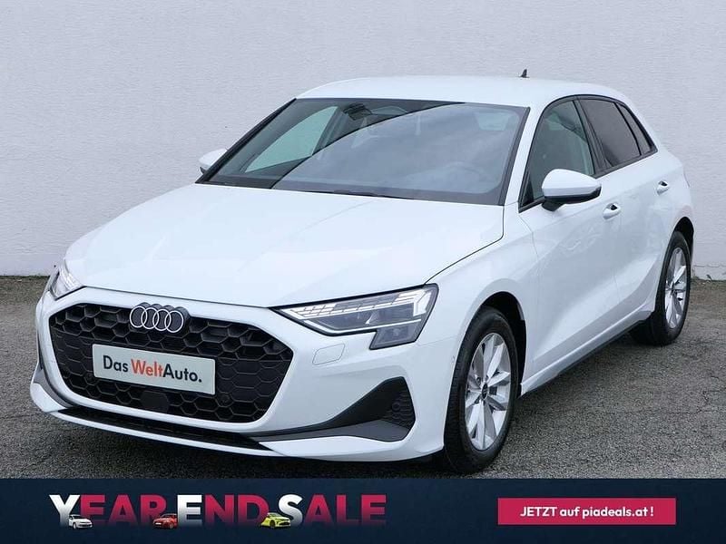 Weiss normal Gebraucht 2025 Audi A3 Ambiente Limousine | € 29.490 (Superpreis) - Bild 1/4