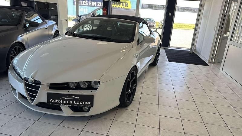 Weiß Gebraucht 2010 Alfa Romeo Spider Cabrio | € 19.990 - Bild 1/4