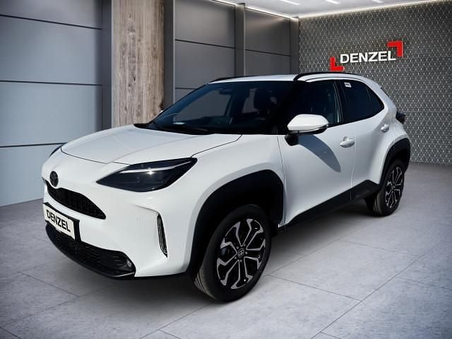 Pure white Neu 2025 Toyota Yaris Hybrid Active Limousine | € 30.490 (Etwas zu teuer) - Bild 1/4