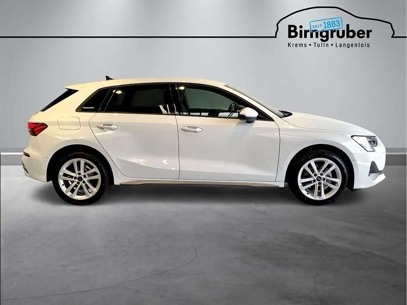 Neu Audi A3 Ambiente 116 PS (85 kW) 2025 Weiss  metallic Limousine
