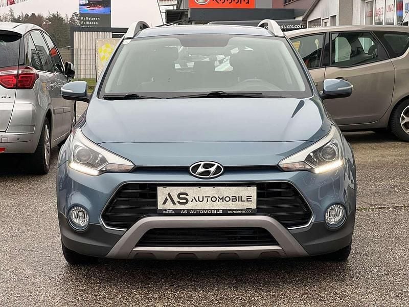 Blau Gebraucht 2017 Hyundai i20 Select Kleinwagen | € 8.390 - Bild 1/4