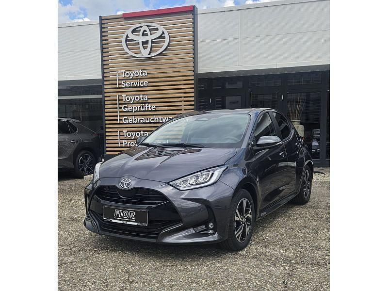 Gebraucht 2025 Toyota Yaris Hybrid Active Limousine | € 23.990 (Fairer Preis) - Bild 1/4