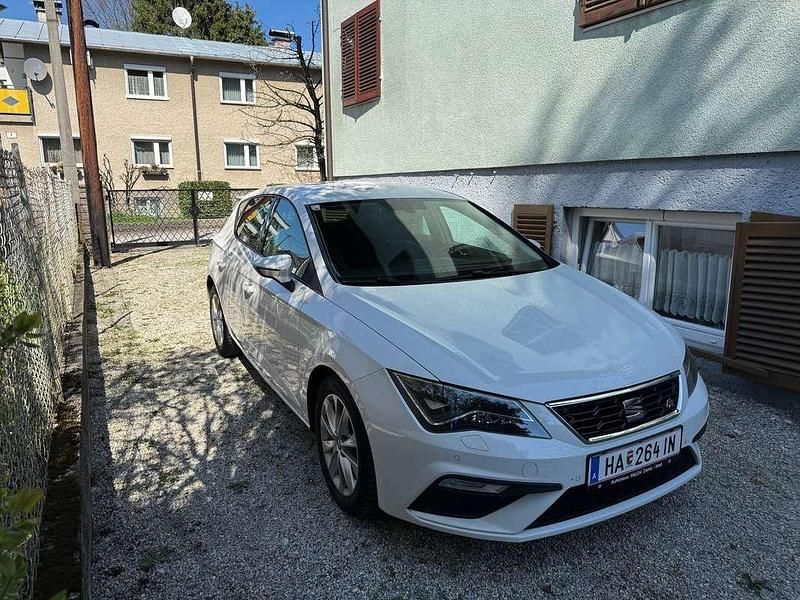 Weiß Gebraucht 2017 Seat Leon ST FR Kombi | € 9.000 (Fairer Preis) - Bild 1/4