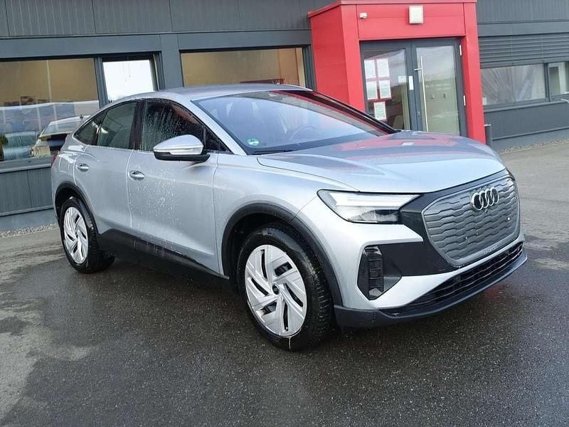 Gebraucht Audi Q4 Sportback e-tron Comfort 150 kW (204 PS) 2022 Silber SUV