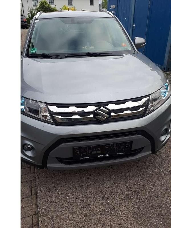 Grau Gebraucht 2016 Suzuki Vitara GL SUV | € 9.500 (Fairer Preis) - Bild 1/4