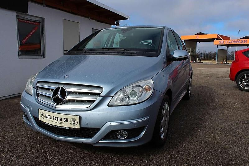 Gebraucht Mercedes 180 109 PS (80 kW) 2010 Blau Limousine