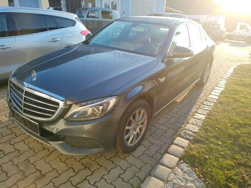 Gebraucht Mercedes C180 116 PS (85 kW) 2016 Grau Limousine