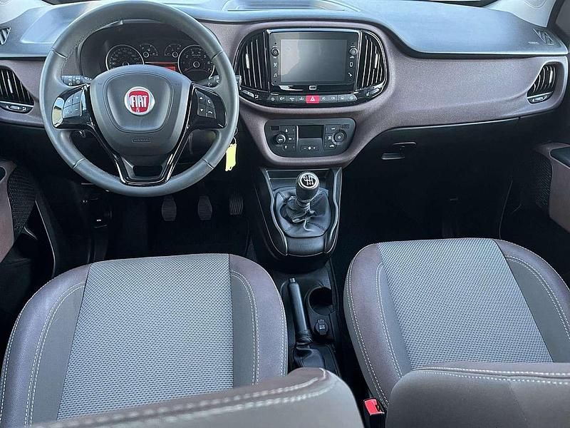 Gebraucht Fiat Doblò Trekking 120 PS (88 kW) 2022 Silber Van / Kleinbus