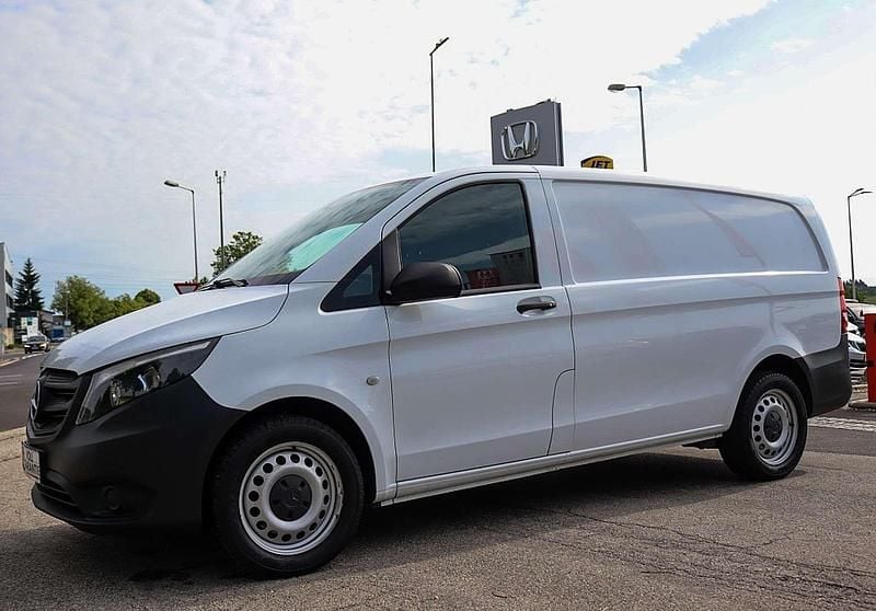 Weiß Gebraucht 2018 Mercedes Vito Van / Kleinbus | € 15.960 (Guter Preis) - Bild 1/4