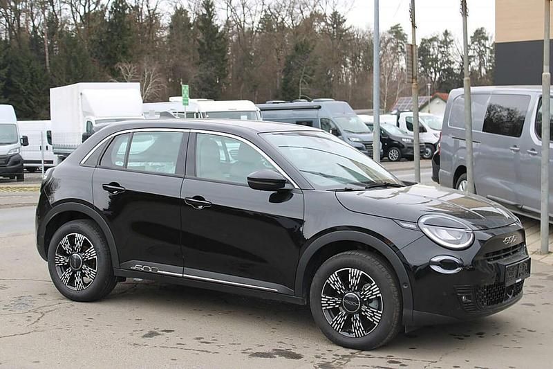 Gebraucht Fiat 600 101 PS (74 kW) 2024 Schwarz SUV