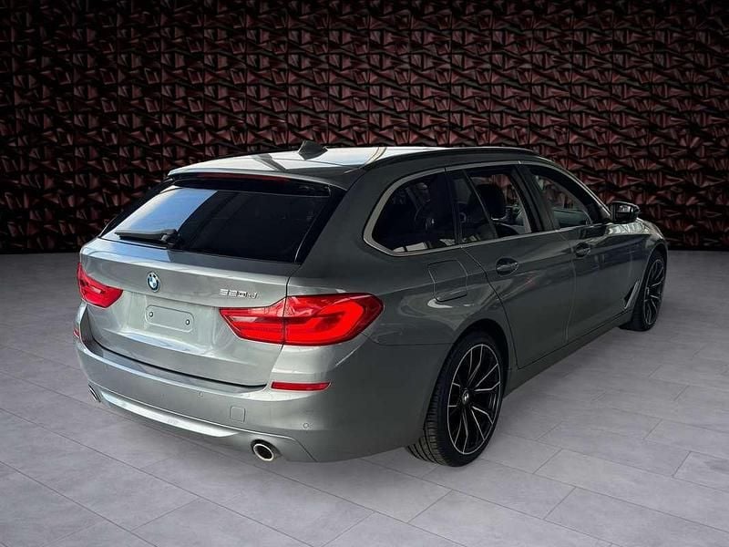 Gebraucht BMW 520 190 PS (139 kW) 2018 Grau Kombi