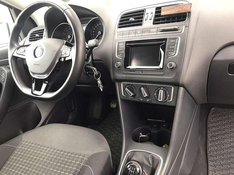 Gebraucht VW Polo Edition 60 PS (44 kW) 2016 Weiß Limousine