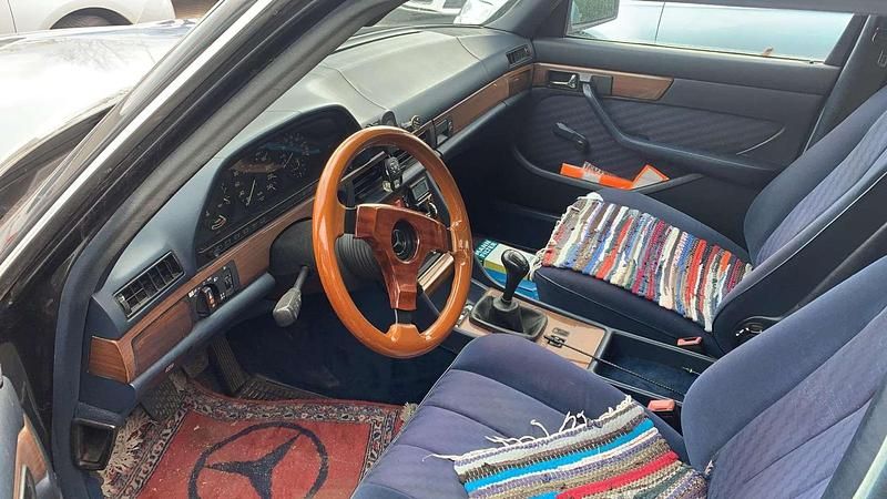 Gebraucht 1992 Mercedes E200 Limousine | € 7.800 - Bild 1/1