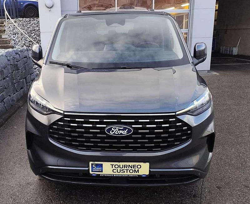 Gebraucht Ford Tourneo Custom Titanium 170 PS (125 kW) 2025 Grau Van