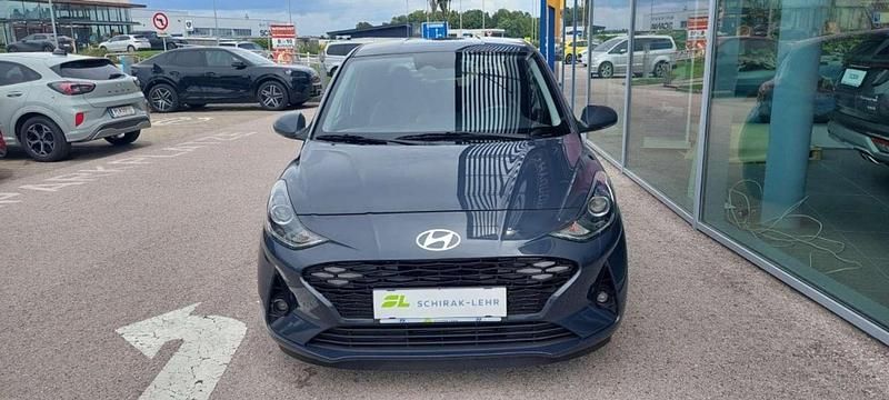 Gebraucht Hyundai i10 Trend 83 PS (61 kW) 2024 Grau Kleinwagen