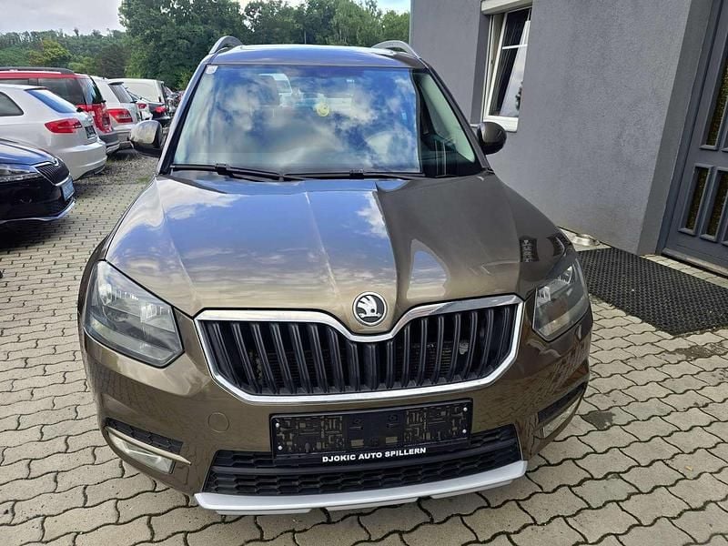 Braun Gebraucht 2014 Skoda Yeti Elegance SUV | € 7.990 - Bild 1/4